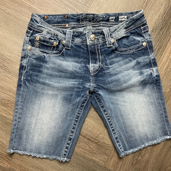 Miss Me Denim Shorts Womens 28 Blue Bermuda Rhinestone Embellished JE1008K Y2K - Picture 1 of 7